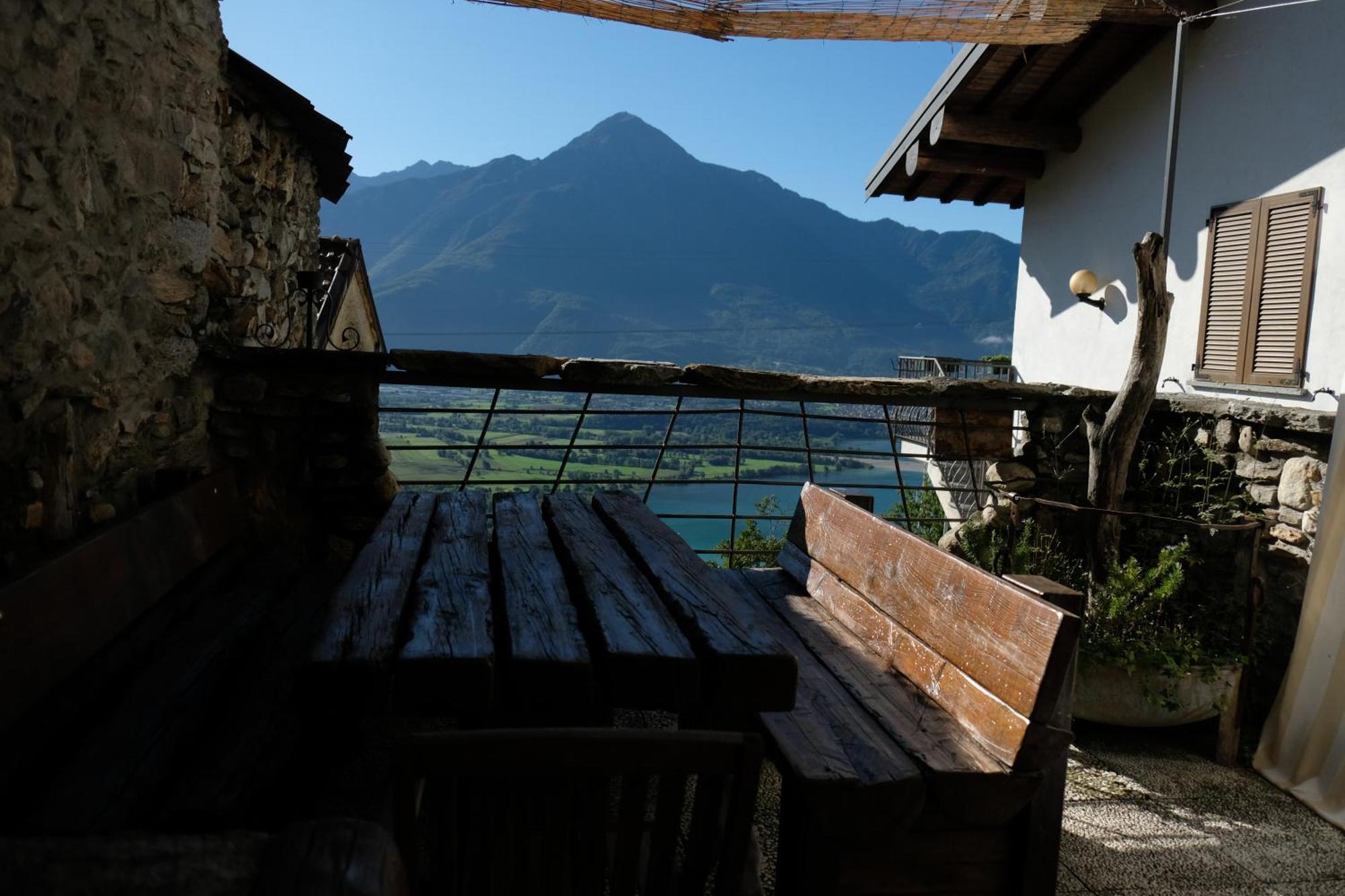 Appartamenti Montemezzo Le Case In Pietra Vista Lago Джера-Ларио Экстерьер фото