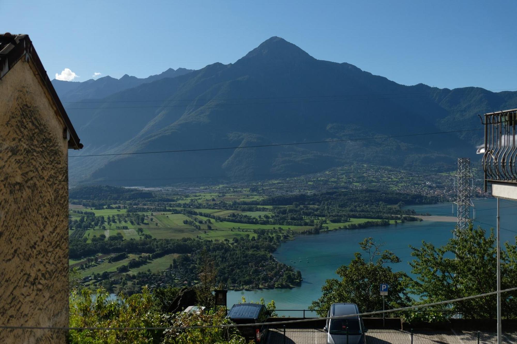 Appartamenti Montemezzo Le Case In Pietra Vista Lago Джера-Ларио Экстерьер фото