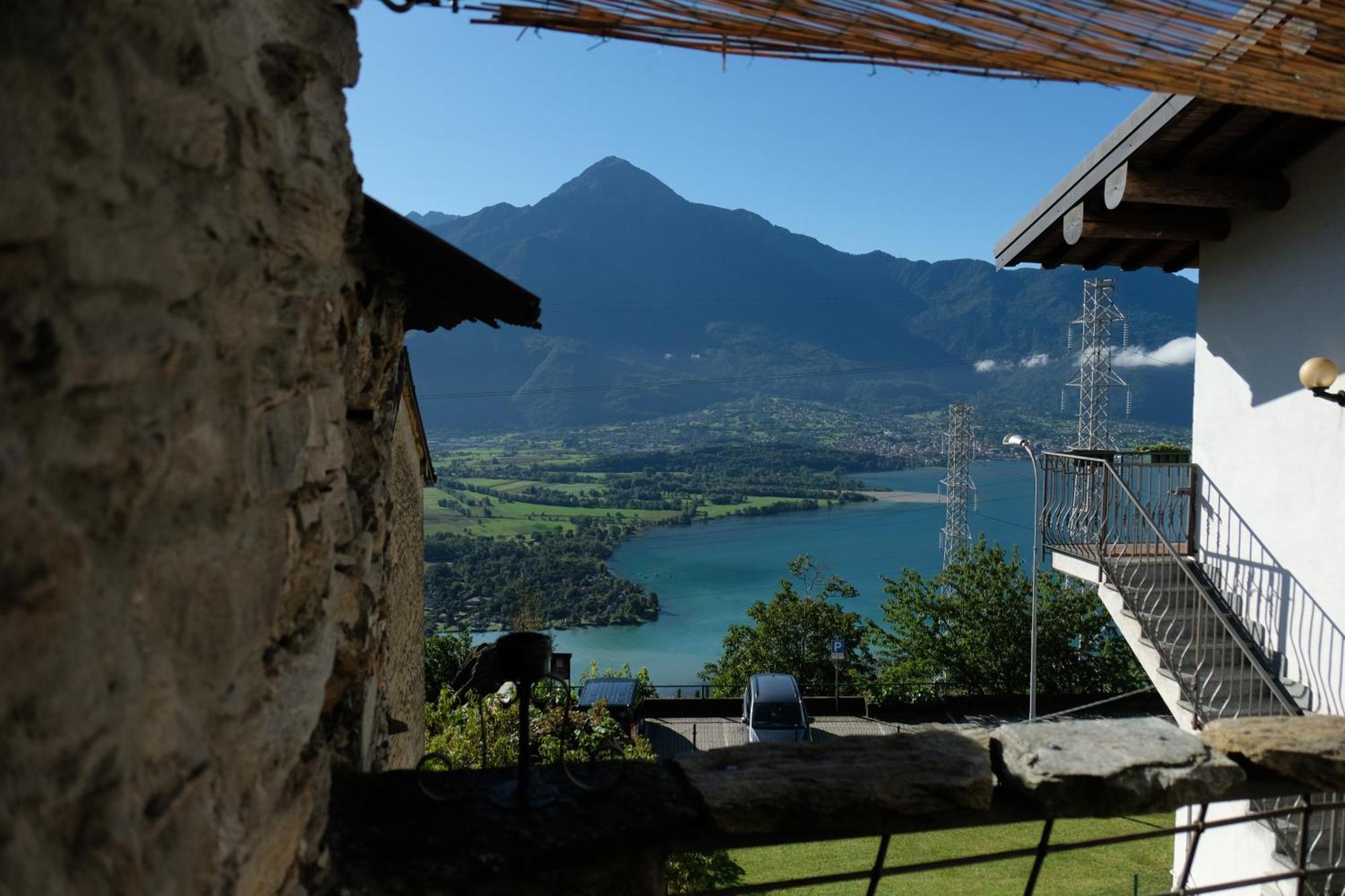 Appartamenti Montemezzo Le Case In Pietra Vista Lago Джера-Ларио Экстерьер фото